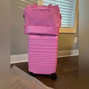 BÉIS Berry Carry on & mini weekender. Carry on fits Delta and Southwest